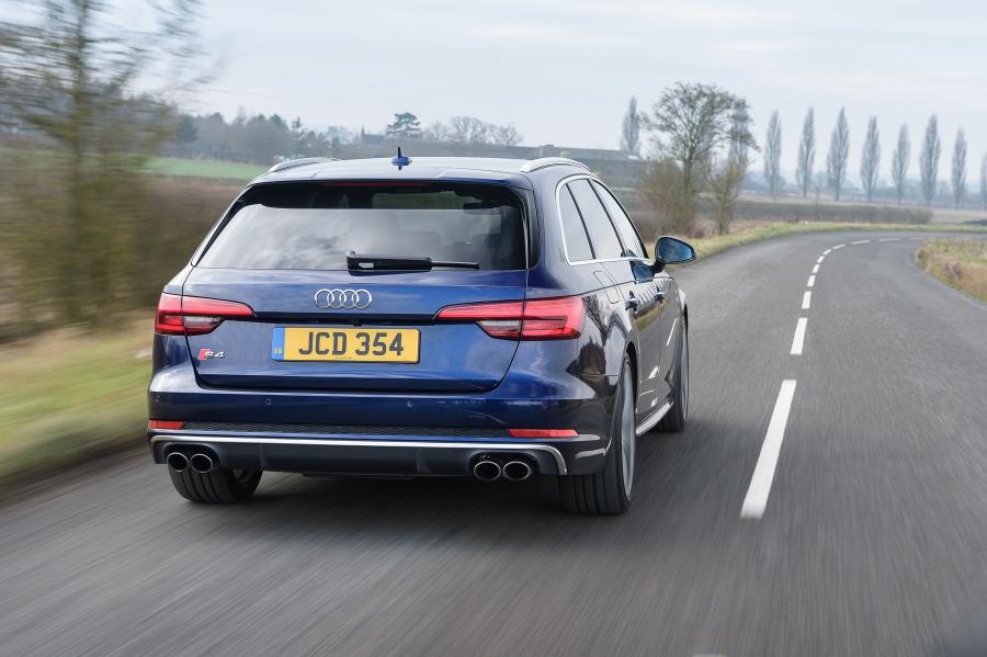 Audi S4 Avant (B9) 2017 года  (UK) (фото 11 из 31)
